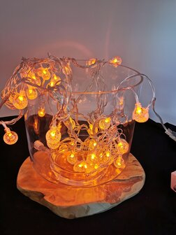 Oranje bubbelsbol lichtsnoer, 40 oranje leds in bolletje, 6 meter, 8 programma&rsquo;s &amp; afstandsbedienig, doorkoppelbaar, IP44. voor binnen en buiten