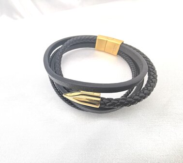 Zwarte leren 4 delig armband met rvs goudkleurig spijker design.