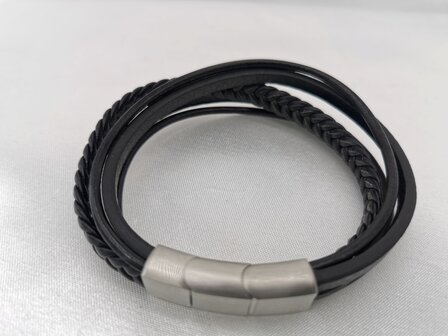 Zwarte leren armband stijl 5 in 1 gevlochten met dubbel sluiting.