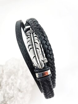 Robustes Lederarmband mit 3 Streifen und Schlie&szlig;e und Element aus Edelstahl.