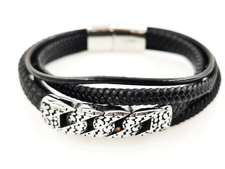 Stoere leren armband met 5 stroken en edelstaal sluiting en element.