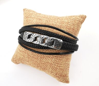 Stoere leren armband met 5 stroken en edelstaal sluiting en element.