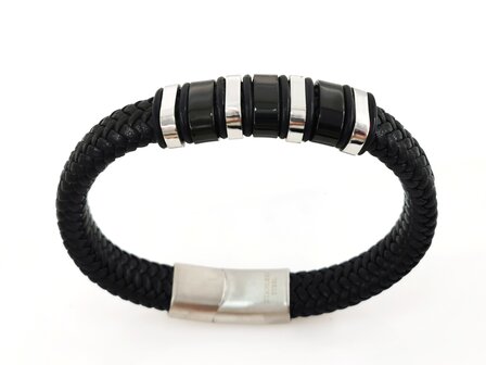 Stoere zwart gevlochten leren Armband met zilver en zwarte staal Elementen.