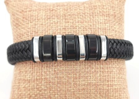 Stoere zwart gevlochten leren Armband met zilver en zwarte staal Elementen.