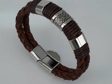 Lederarmband braun, Metallakzenten, Einsteckverschluss.