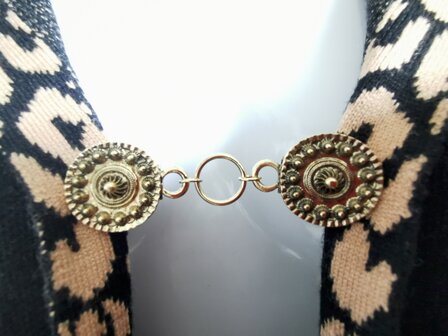 Clips,  Zeeuwse knoop met midden een ring in kleur antiek goud look.