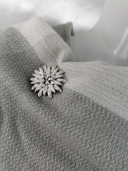 Magneet, broche, edelweiss, Zilverkleurig voor omslagdoek, sjaal en vest te sluiten.