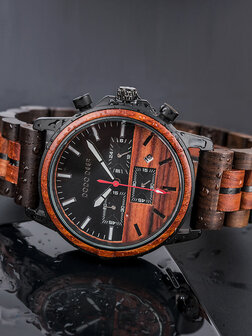 Schwarzbraune Chronographenuhr aus Holz, Holzarmband und Edelstahlglieder, Taganzeige, Uhrenschlie&szlig;e