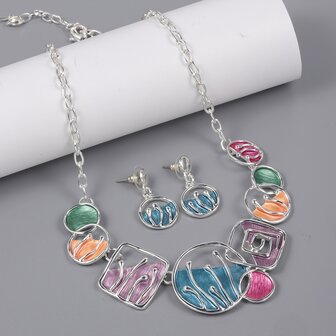 Set: Design zilverkleur ketting met verschillende multi kleur emaille sieraden.