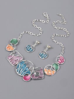 Set: Design zilverkleur ketting met verschillende multi kleur emaille sieraden.