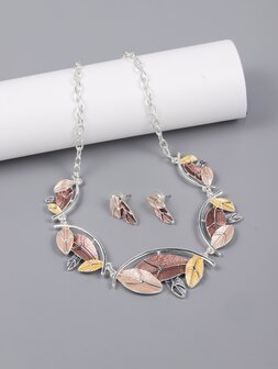 Set: Design blaadjes multi kleurrijke emailleer sieraden.