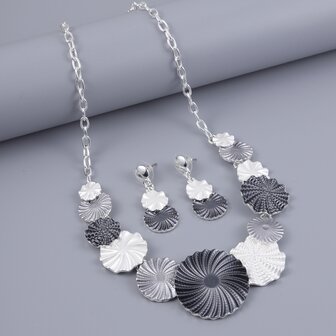 Set: Klassieke cirkel wervelingen set kleurrijke emailleer sieraden.