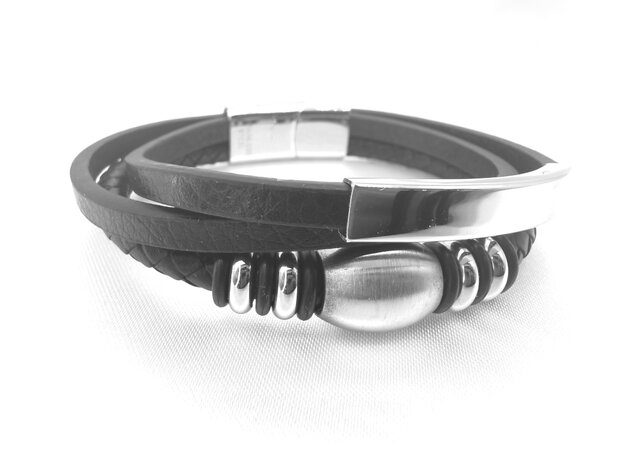 Zwarte leren 3 delig armband met rvs design.