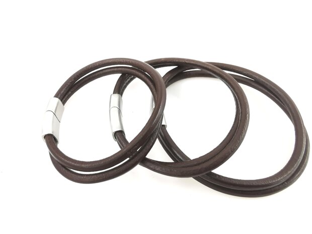 Twin Brown-Lederarmband mit Edelstahl-Magnetverschluss in 3 Größen.