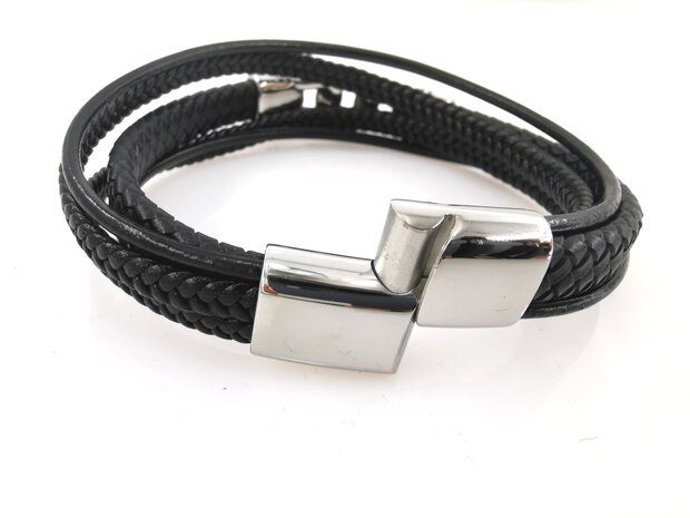 Stoere leren armband met 5 stroken en edelstaal sluiting en element.