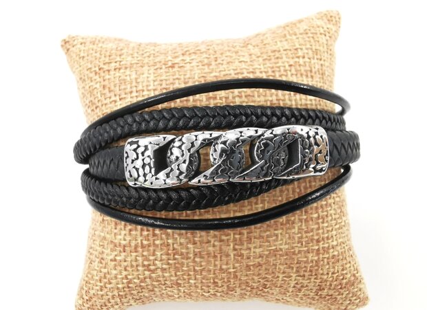 Stoere leren armband met 5 stroken en edelstaal sluiting en element.