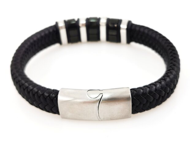 Stoere zwart gevlochten leren Armband met zilver en zwarte staal Elementen.