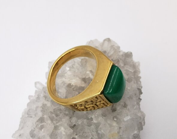 Edelstahl-Edelstein-Grüner Jade-goldfarbener griechischer Design-Ring. Vierkantringe mit Schutzstein