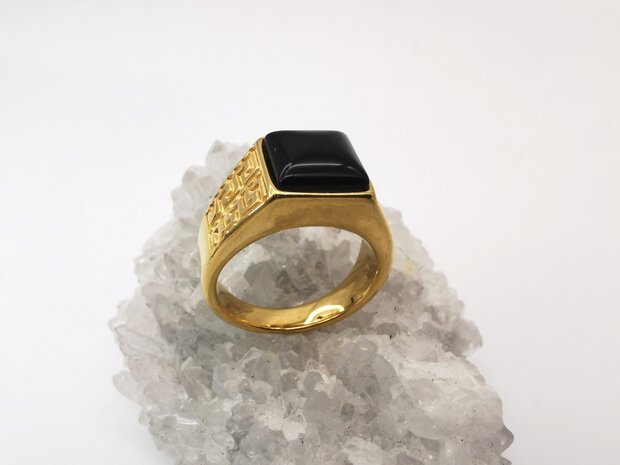 Edelstahl-Edelstein-Onyx-goldfarbener griechischer Design-Ring. Vierkantringe mit Schutzstein