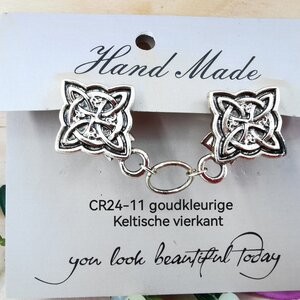 Clips, mit Keltenquadrat und einem Ring in der Mitte im Antikgold-Look.