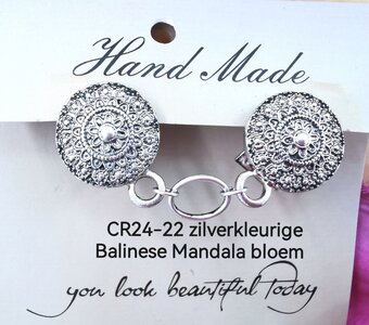 Clips, met Balinese Mandala bloem en midden een ring in kleur antiek zilver look. 