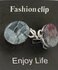 Clips, met Parelmoer grijs Crystal Acrylaat en midden een ring in kleur goud. _