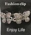 Clips, met vlinder en midden een ring in kleur antiek zilver look. _